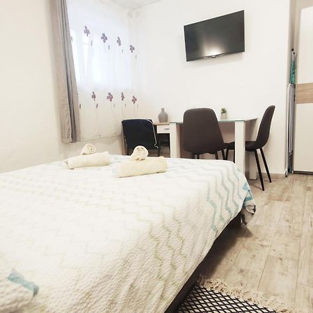Apartments Close To Sandy Beach Split Chambre photo