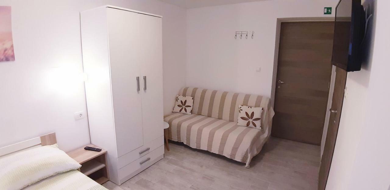 Apartments Close To Sandy Beach Split Extérieur photo